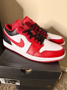 Jordan Low Top Sneakers - Red/White/Black